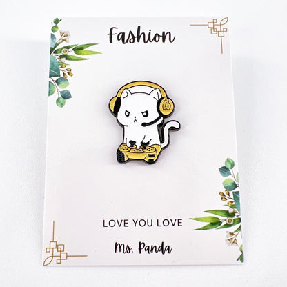 Cute Gaming Cat Lapel Pin – Gift for Gamers and Feline Fans